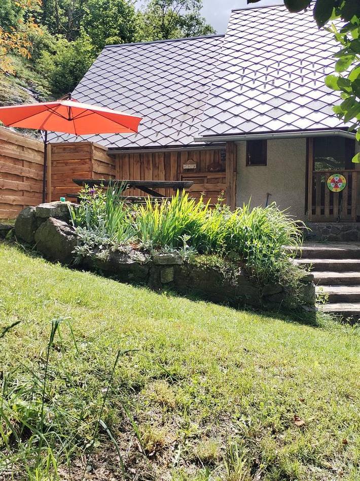 Gîte pour 5 personnes, avec terrasse et jardin