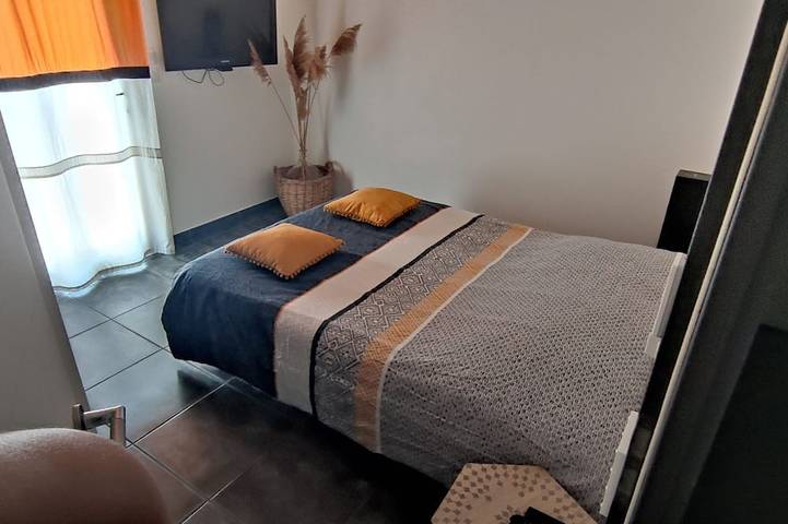 Location de vacances pour 6 personnes, avec terrasse et jardin à Villeneuve - 2