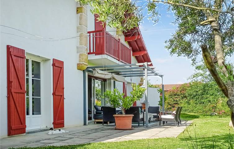 Location de vacances pour 8 personnes, avec terrasse à La Bastide-Clairence - 2
