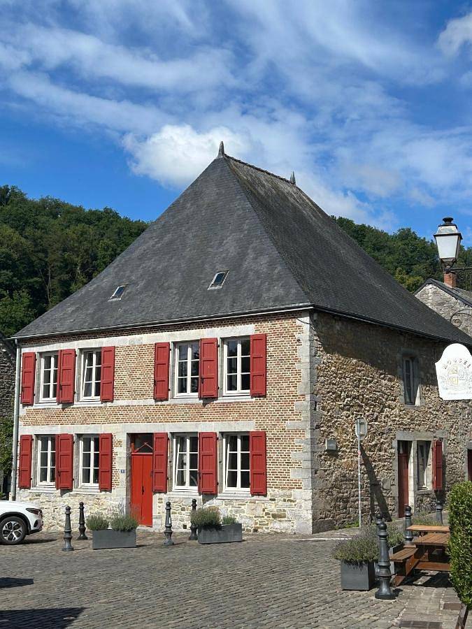 Location de vacances pour 14 personnes, avec vue à Hierges