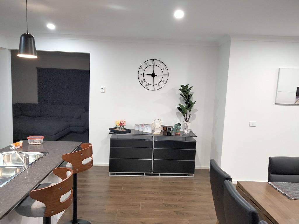 Modern and cosey 4 bedroom house walk to beach in St Leonards, Bellarine