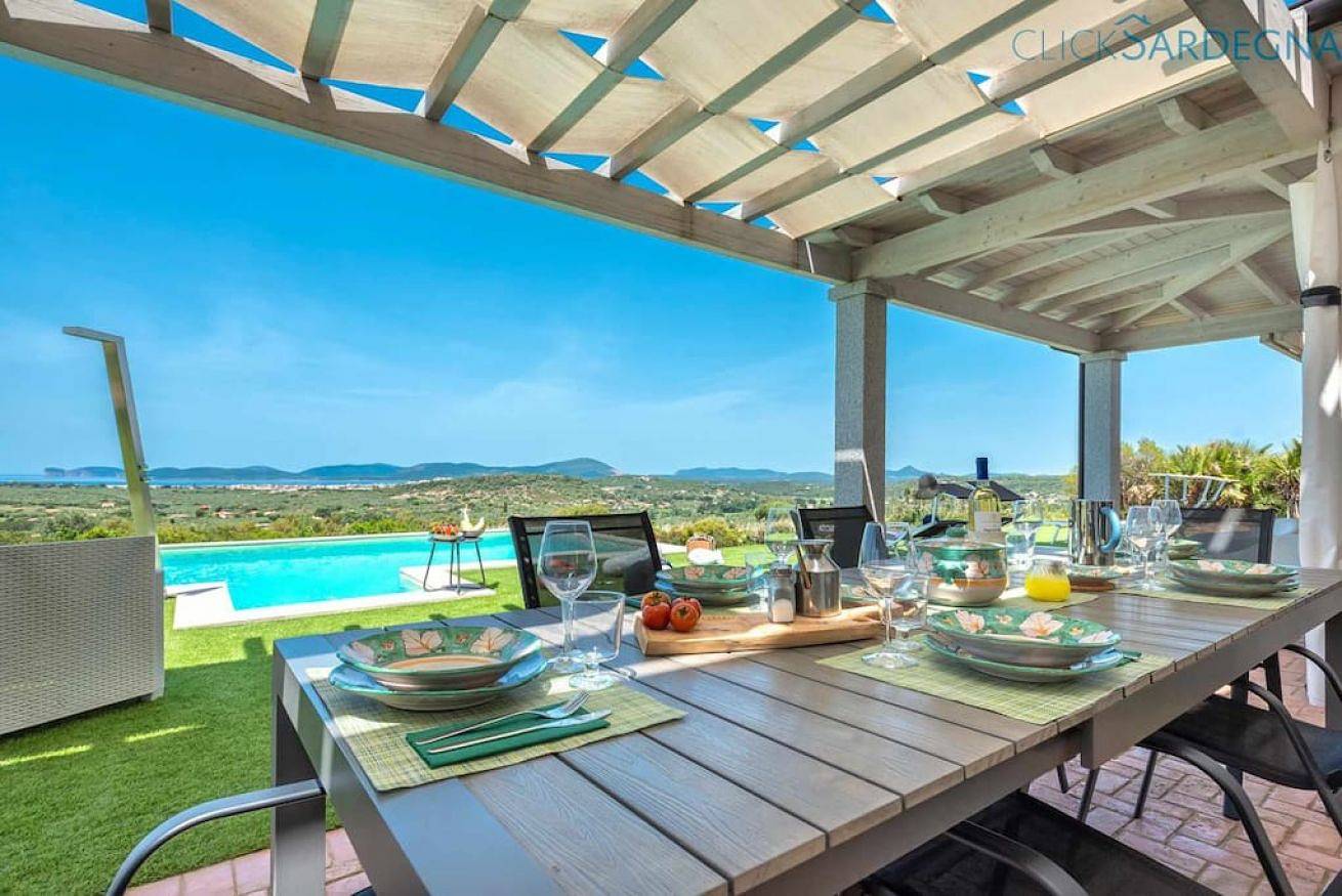 Alghero Vue spectaculaire sur la mer Villa Carrabufas avec piscine sur mer villa in Alghero, Province de Sassari