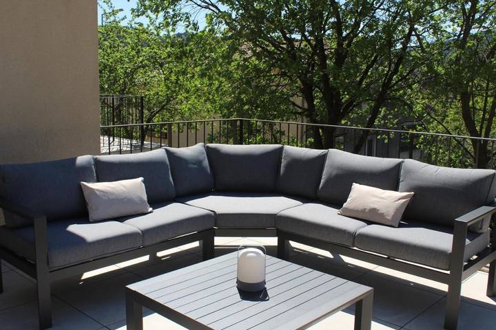 Location de vacances pour 10 personnes, avec vue et jardin ainsi que balcon et piscine à Ucel - 3