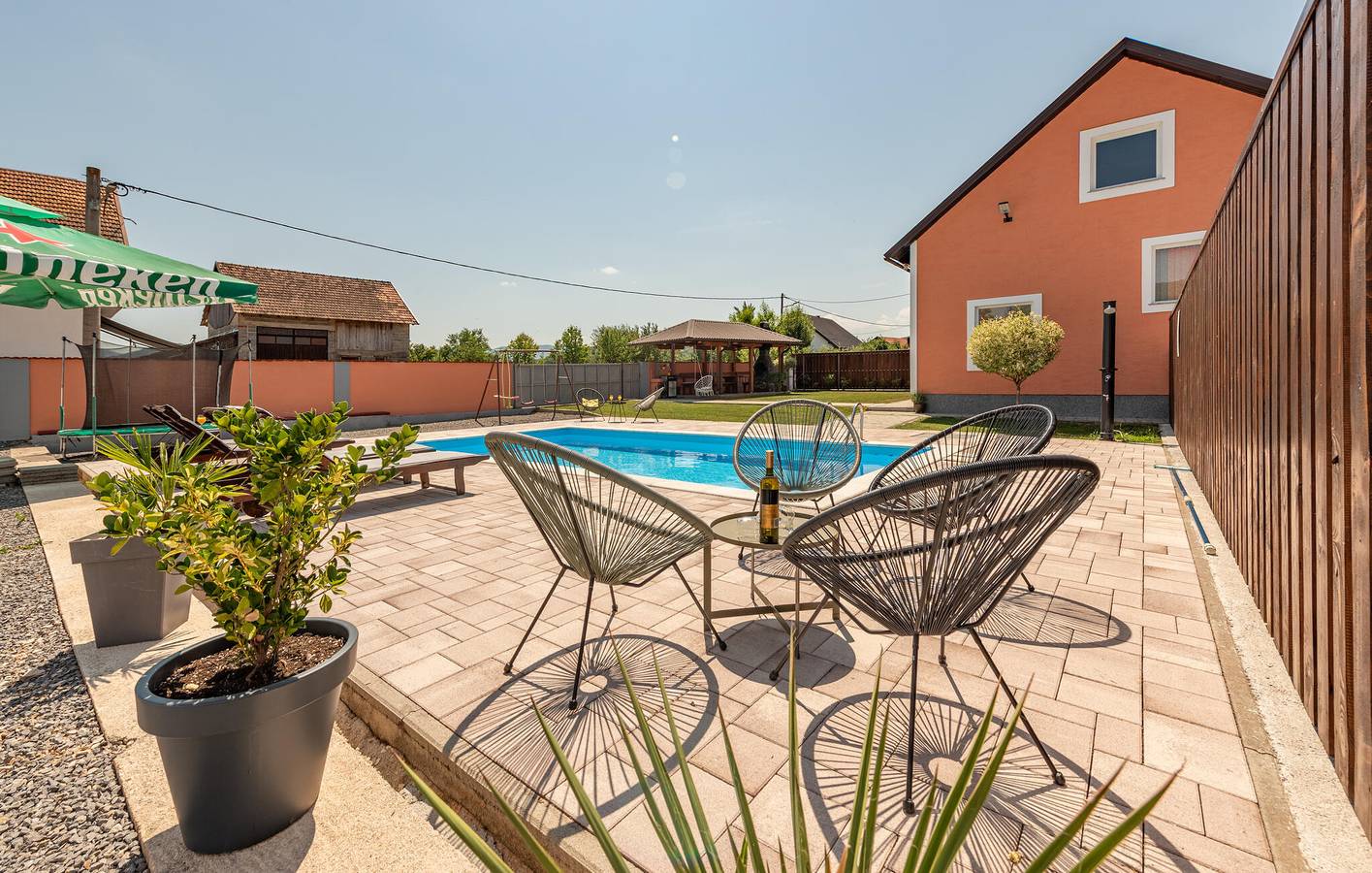 Ferienhaus für 7 Personen mit Terrasse in Prozor, Lika-Senj