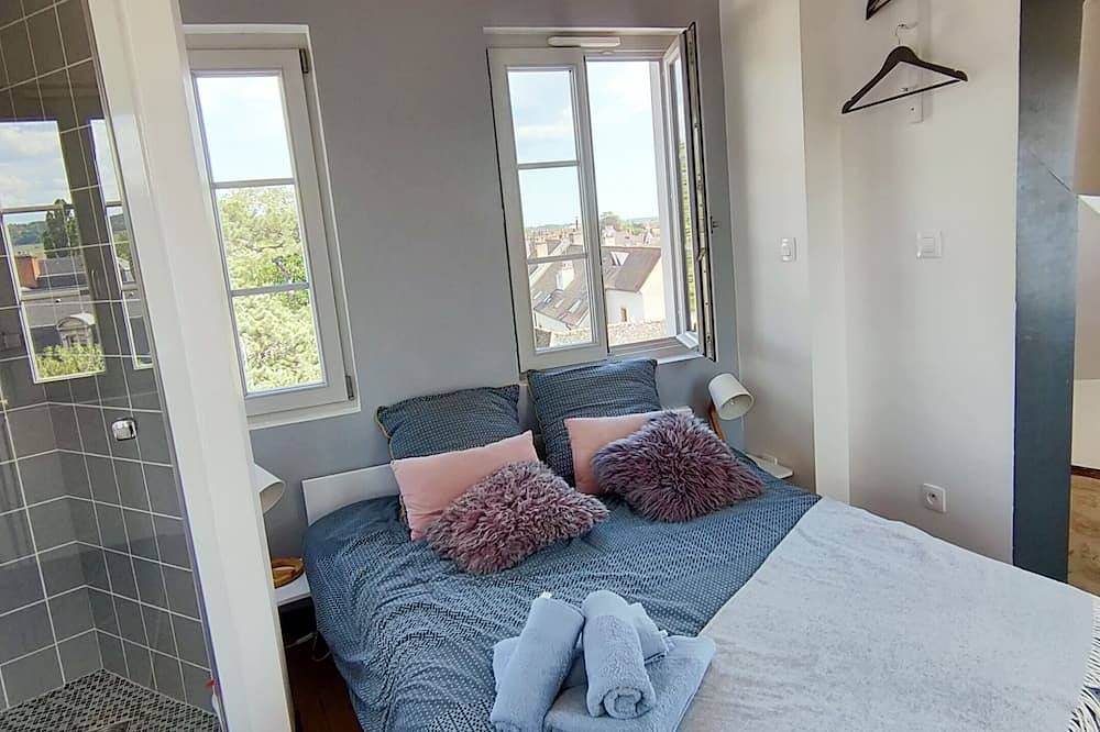 Geheel appartement, Tour Saint Nicolas, in downtown Beaune in Beaune, Beaune en omgeving