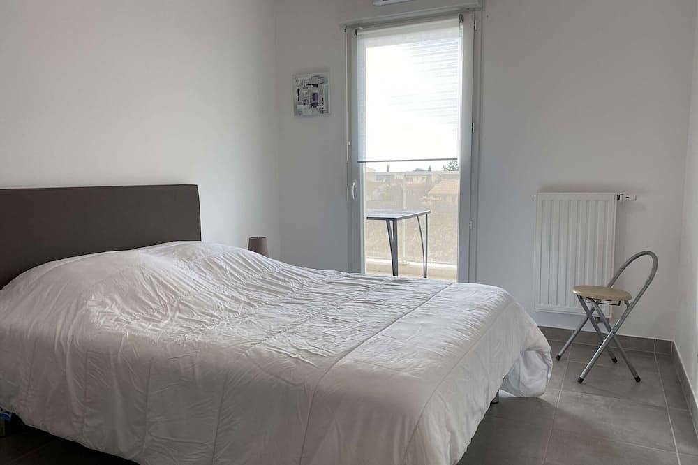 Entire apartment, Spacious 2-Room Apartment with Balcony, Parking, and Wifi in Balaruc-les-Bains in Balaruc-les-Bains, Côte d'Améthyste