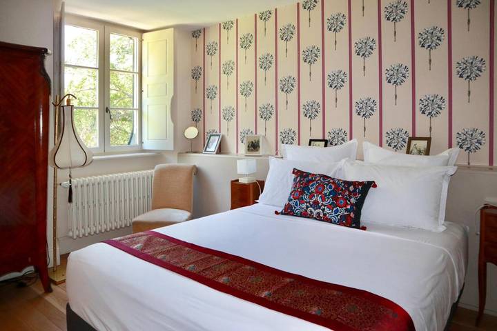 Chambre d’hôte pour 2 personnes, avec Terrasse et Jacuzzi ainsi que Jardin et Vue sur le lac