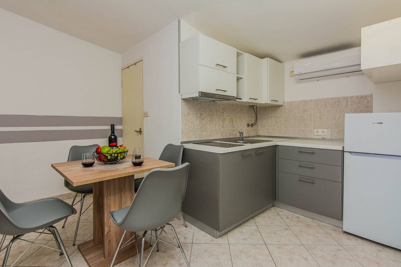 Ganze Wohnung, 1-Zimmer-Ferienwohnung mit Terrasse Zukve, Zadar A-24559-d in Nin, Zadar