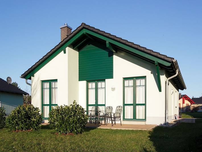 Ferienhaus für 6 Personen, mit Terrasse und Pool sowie Sauna im Leipziger Neuseenland
