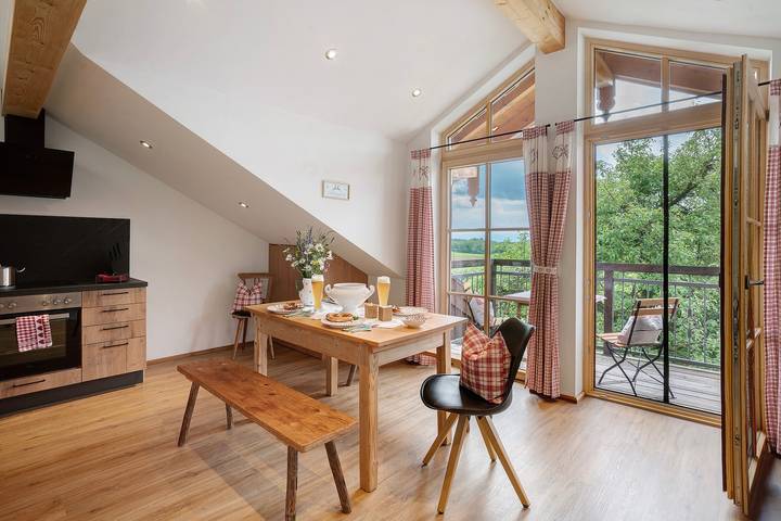 Appartement entier, Appartement 'Neubau - Freundliche' avec vue sur les montagnes, jardin partagé et Wi-Fi in Höslwang, Chiemsee