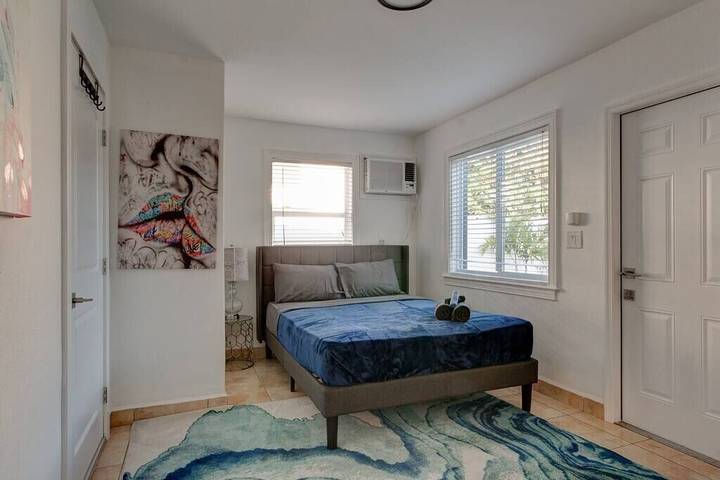 Villa pour 21 personnes, avec jardin ainsi que terrasse et jacuzzi, animaux acceptés à Miami - 3