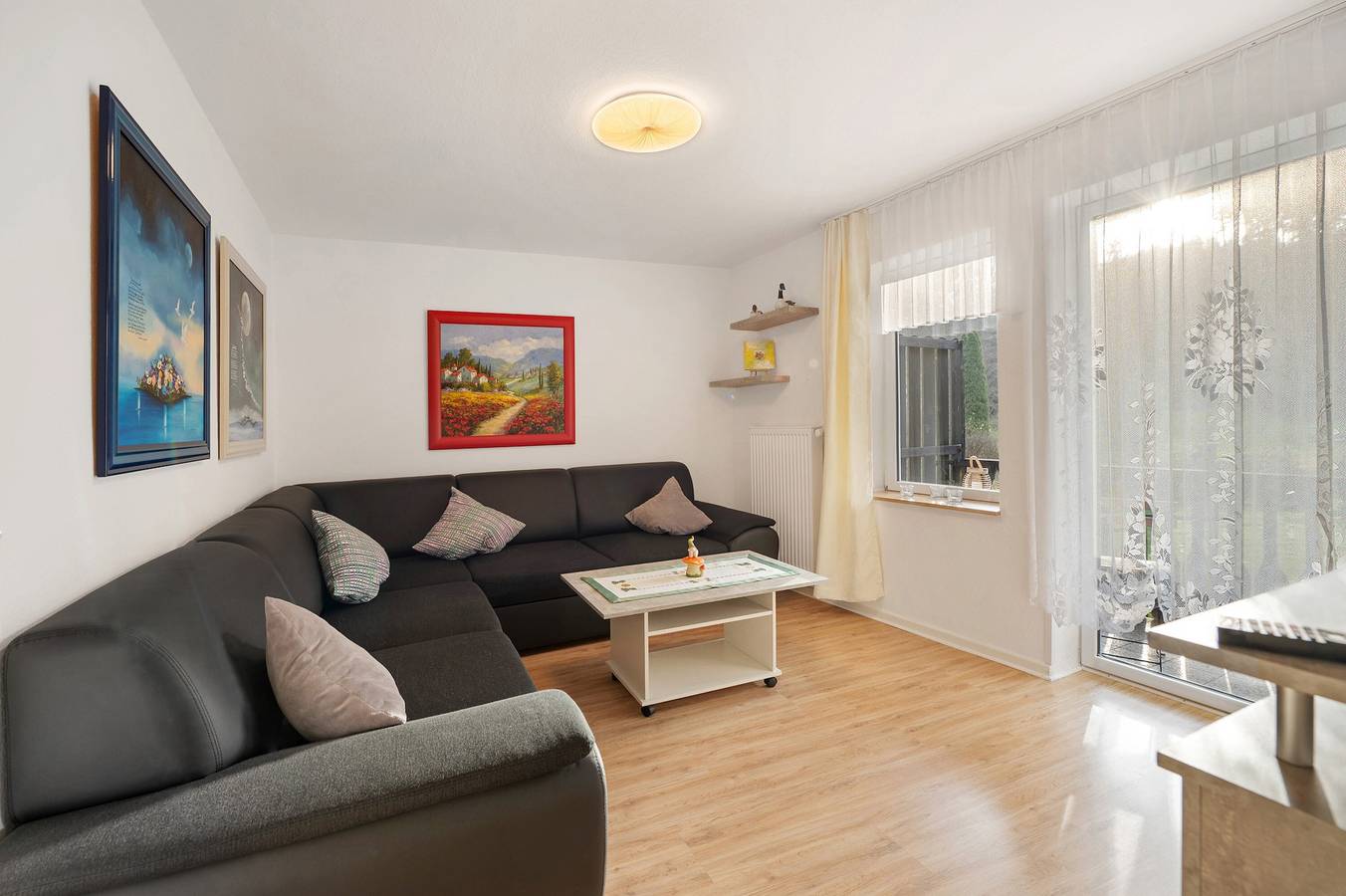 Ganze Wohnung, Ferienwohnung 'Haus Annenberg' mit Gemeinschaftsterrasse, Gemeinschaftsgarten und Wi-Fi in Monzelfeld, Bernkastel-Kues & Umgebung