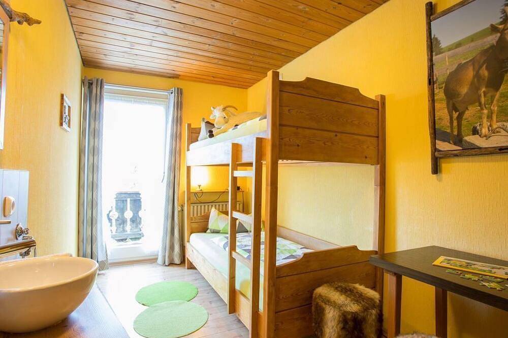 Ferienwohnung Edelsberg, 2 Schlafzimmer, Du/Wc - Veiter-Hof, Bauernhof in Nesselwang, Bayerisch Schwaben