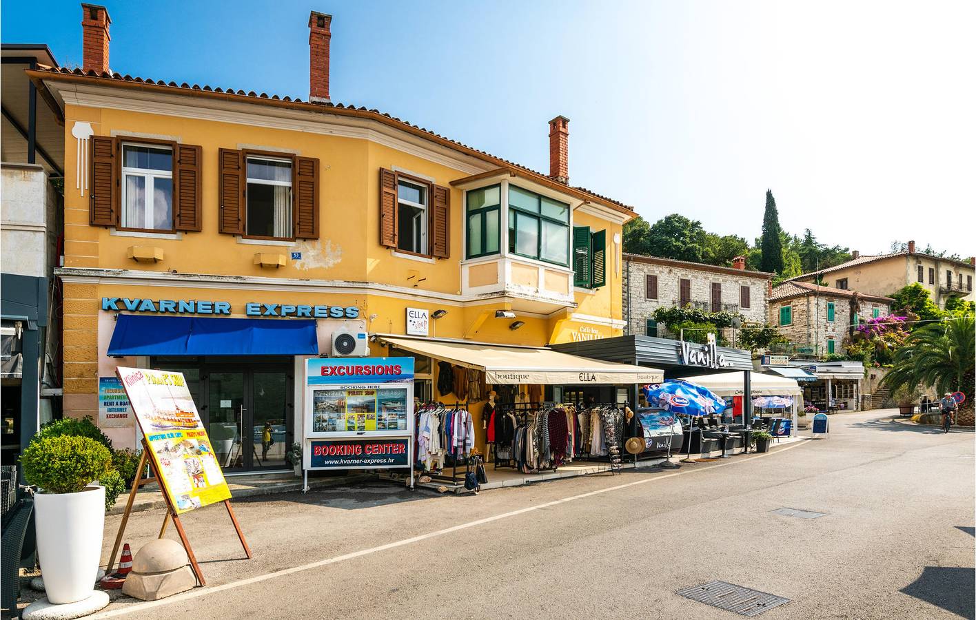Appartement de vacances entier, Charmant appartement avec vue sur la mer, terrasse, Wi-Fi et parking - À 200 m de la plage in Rabac, Labin-Rabac