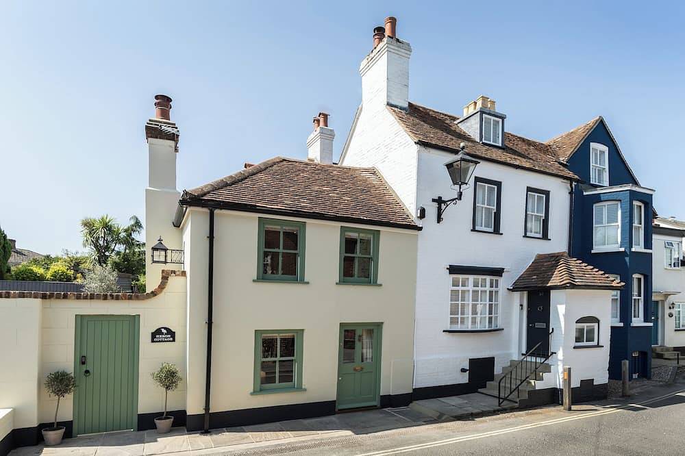 Quaint 18th Century Fishermans Cottage in Lymington in Lymington, Hampshire