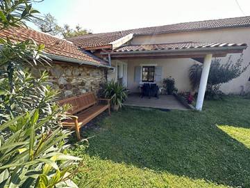 Gîte pour 6 personnes, avec jardin dans Horsarrieu