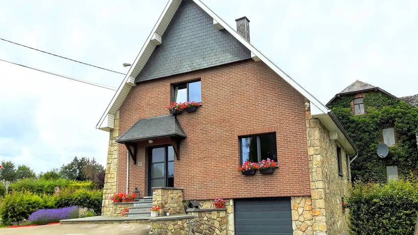 Location de vacances pour 9 personnes, avec jardin dans Sourbrodt