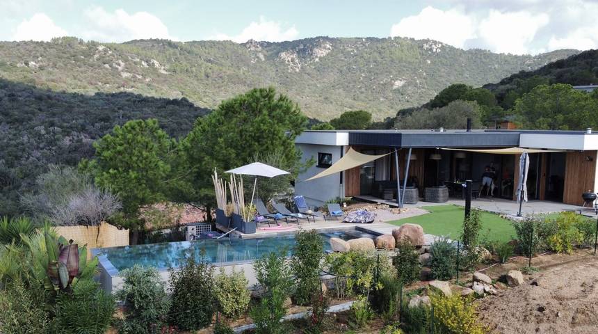 Villa pour 9 personnes, avec piscine ainsi que jardin et terrasse - 1