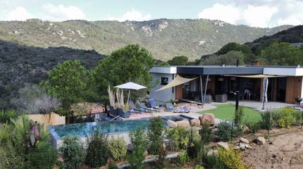 Villa pour 9 personnes, avec terrasse ainsi que jardin et piscine en Corse-du-Sud