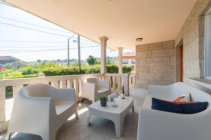 Chalet para 9 personas, con Balcón y Terraza además de Jardín y Piscina en Vigo