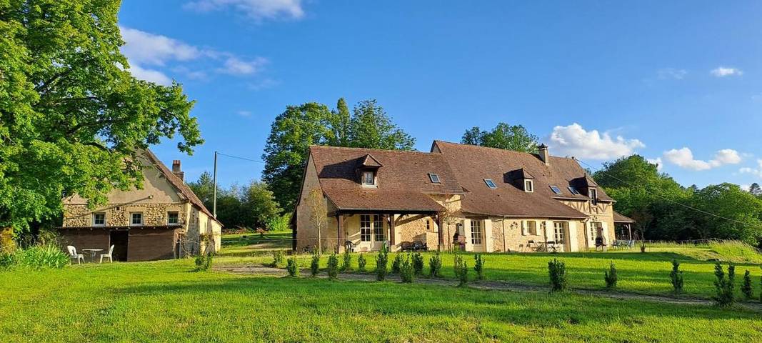 Location de vacances pour 2 personnes, avec Terrasse et Jardin ainsi que Piscine et Vue à Savignac-de-Miremont