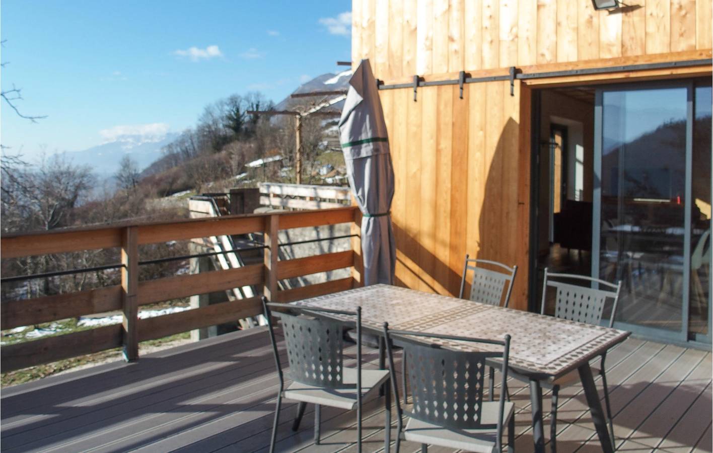 Mountain View Apt: WiFi, Parking, TV, 1km to Saint-Pierre-d'Albigny in Saint-Pierre-D'albigny, Chambéry Region