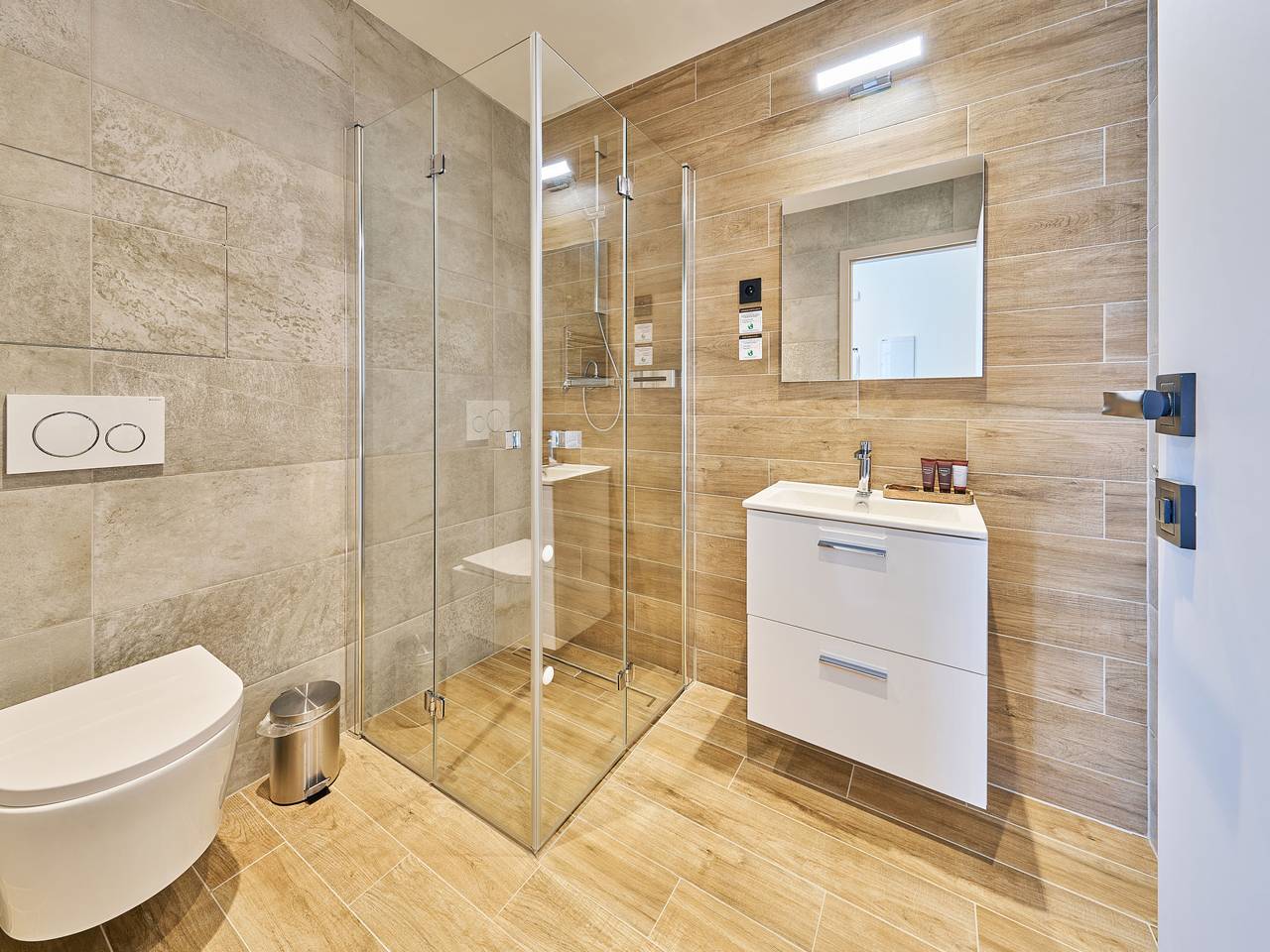 Cały apartament, Luxury Home with large terrace & Netflix in Černý Důl, Černá Hora-Pec