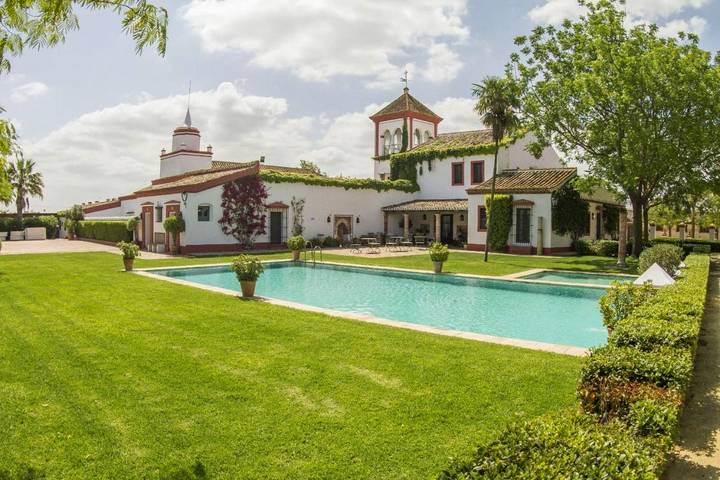 Casa rural para 2 personas, con Terraza además de Jardín y Piscina en Utrera