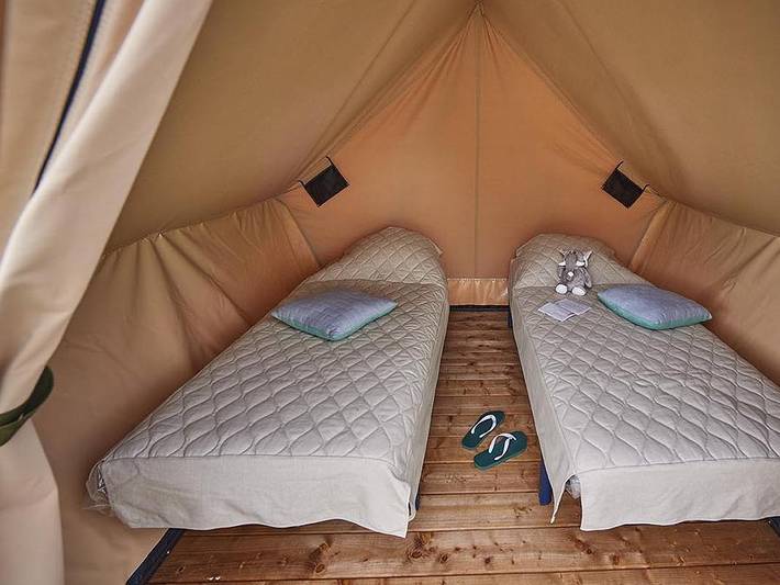 Camping Le Pont - Tente en toile et en bois 2 personnes - Tente Lodge Moorea in Rivière-sur-Tarn, Parc naturel régional des Grands Causses
