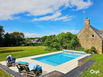 Gîte pour 6 personnes, avec terrasse et piscine à Kervignac