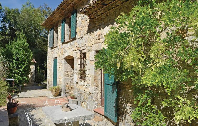 Location de vacances pour 6 personnes, avec piscine ainsi que jardin et terrasse à La Roquette-sur-Siagne - 4