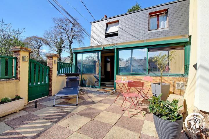 Gîte pour 6 personnes, avec Terrasse et Jardin à Campénéac