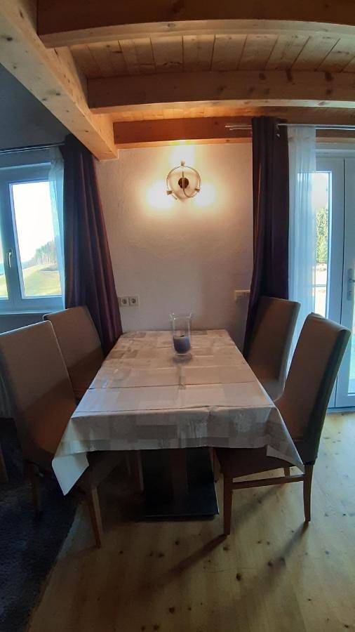 Gîte pour 5 personnes, avec jardin ainsi que vue et piscine à Steinen - 3