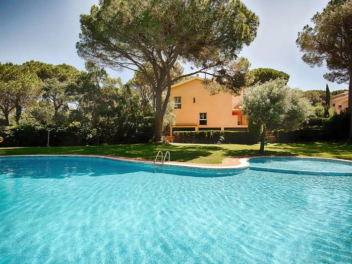 Casa rural para 5 personas, con Balcón y Terraza además de Jardín y Piscina en Sant Feliu de Guíxols - 2