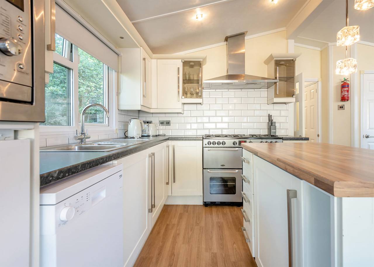 Superior Lodge with ensuite & decking in St. Helens, Isle of Wight