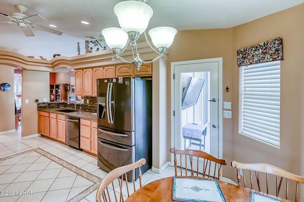 Luxurious 3 bedroom home with pool, spa, game room in Lake Havasu City, Mohave County