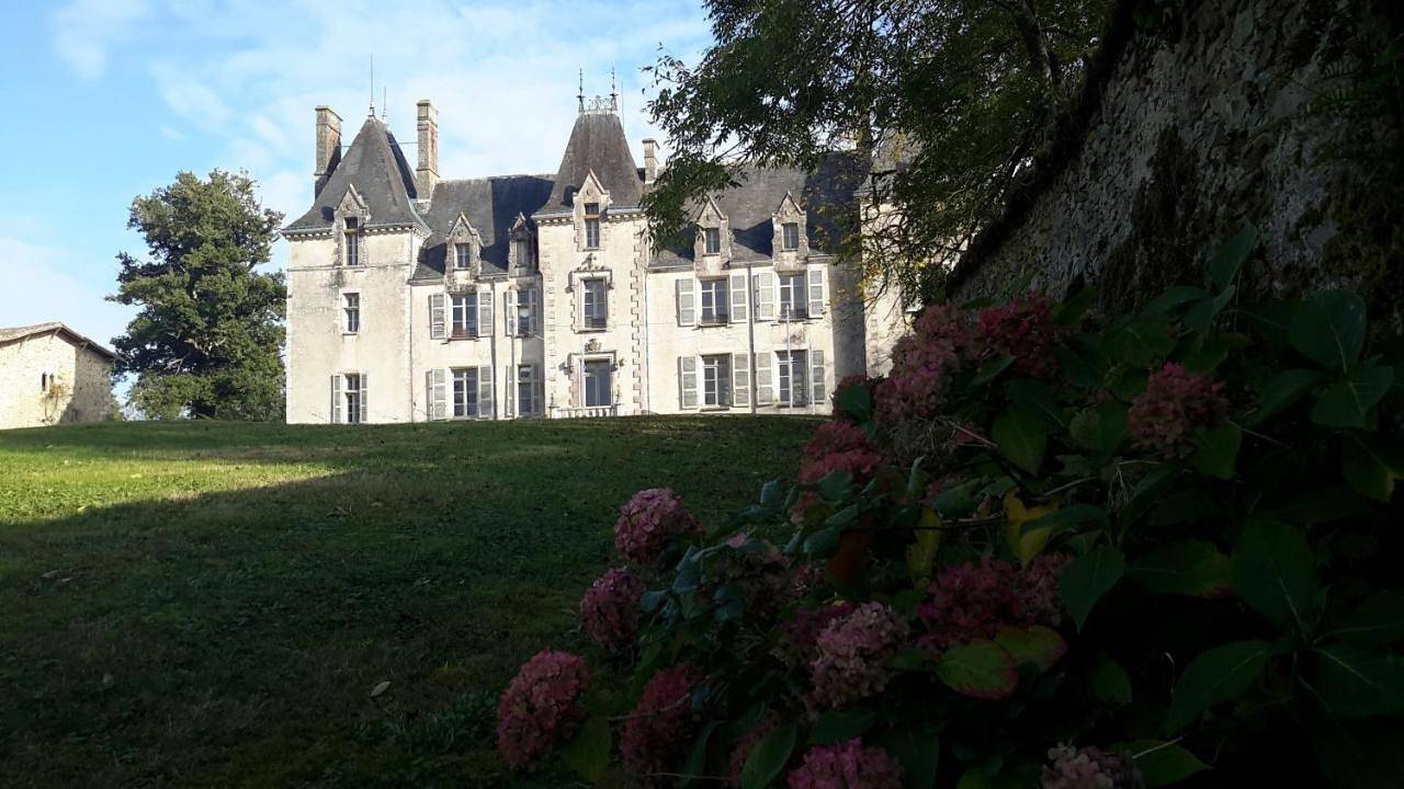 Chateau Pont Jarno B&B in Cours (Deux-Sèvres), Région de Niort