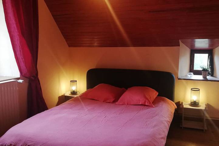 Alten Haus mit Charakter, privatem Pool, für 6 Personen, 3 Schlafzimmer in Champagnac, Region Mauriac