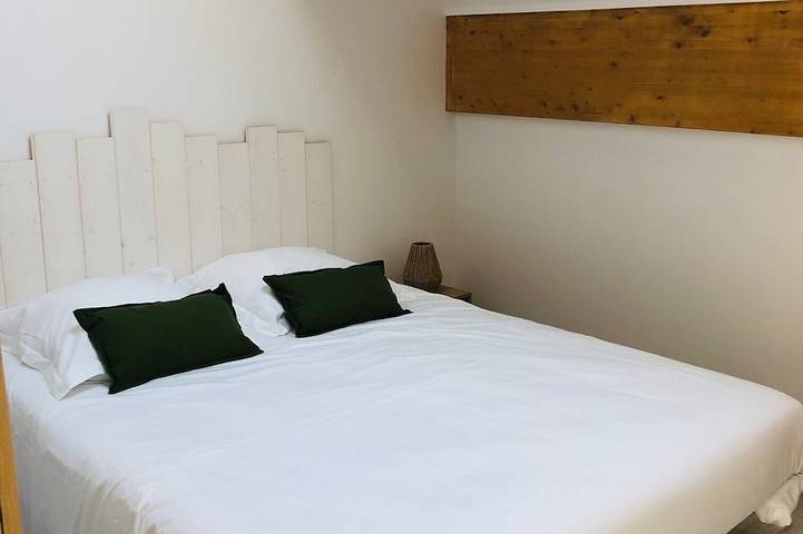 Location de vacances pour 15 personnes, avec jardin ainsi que jacuzzi et piscine à La Chapelle-Taillefert - 3
