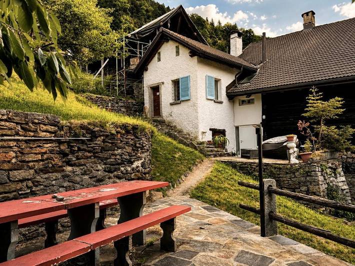 Ferienwohnung für 6 Personen, mit Terrasse und Garten sowie Ausblick in Faido