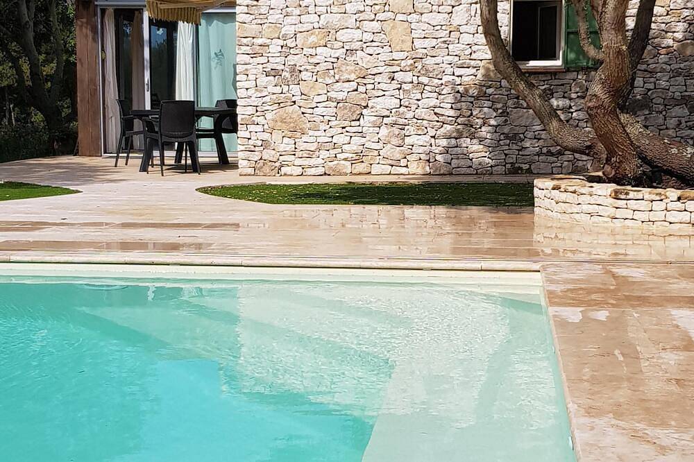 Charmante Maison dans la campagne Bonifacienne,  piscine - 6 personnes in Bonifacio, France