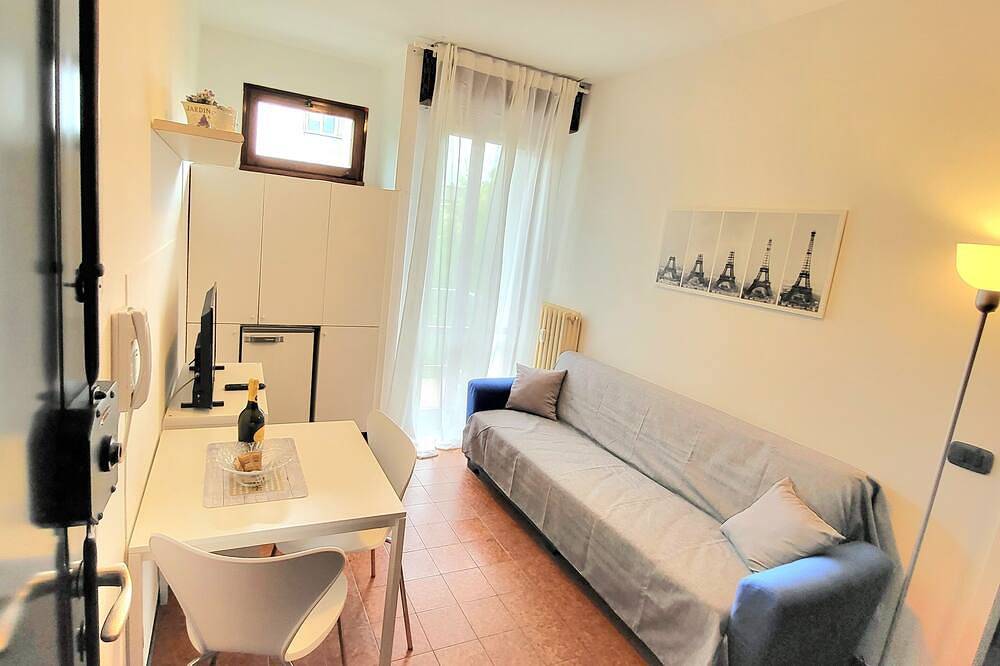 Entire apartment, Apartment in front of the hospital in Modena, Modena Province