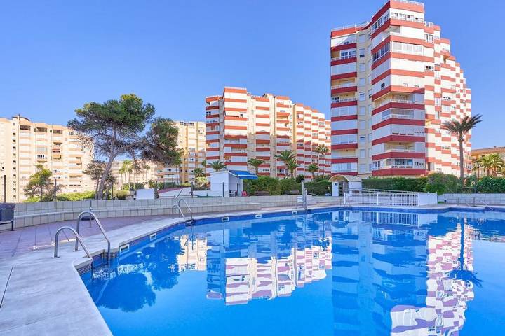 Bungalow para 4 personas, con Balcón y Jacuzzi además de Terraza y Jardín en Torrox