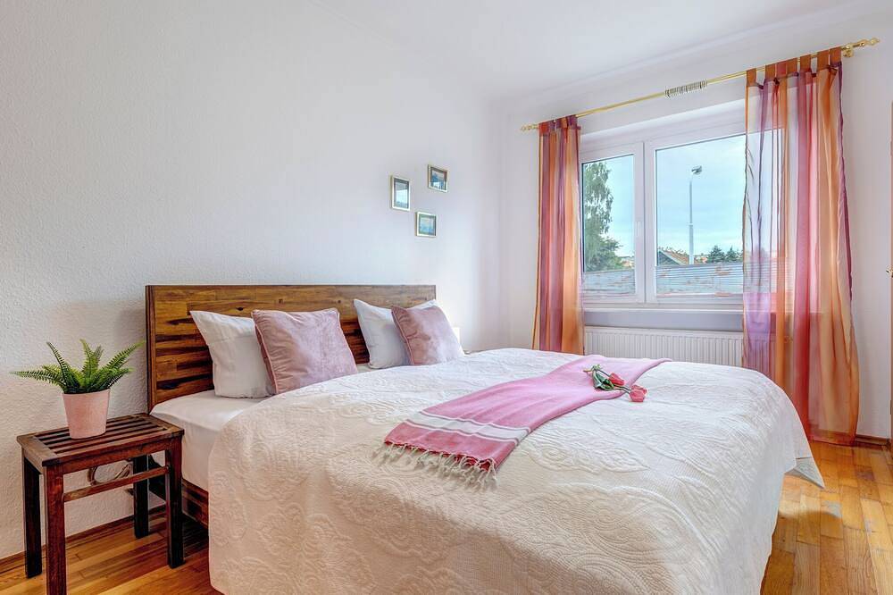 Ganze Wohnung, Ferienhaus Renate, Whg. 02: 72 m², 4 Schlafplätze, Kamin & Wlan in Bansin, Heringsdorf
