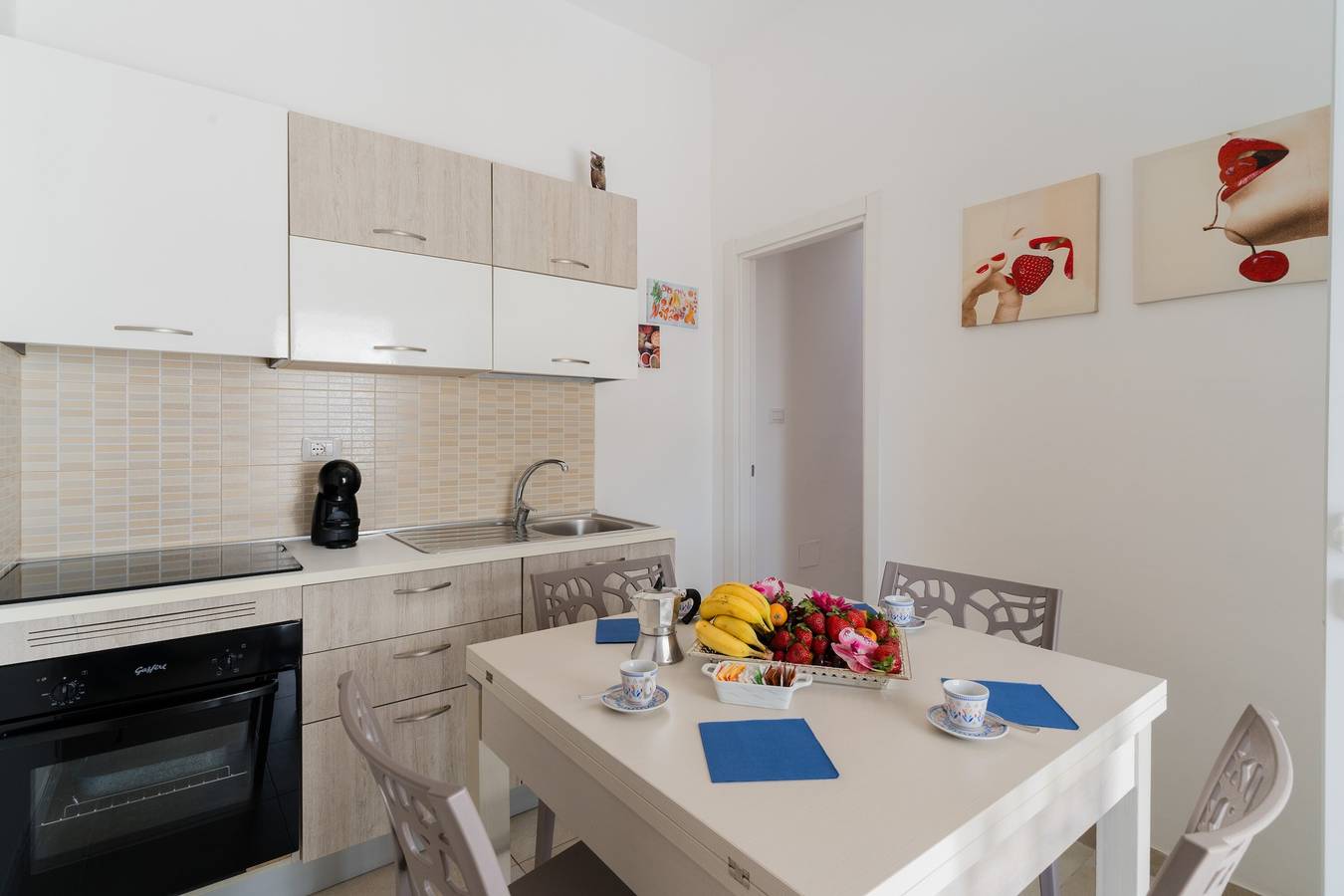 Holiday Home 'Luna Rossa Salento - Casa Rossa' Vista Mare, Jacuzzi & Wi-Fi in Porto Cesareo, Golfo di Taranto