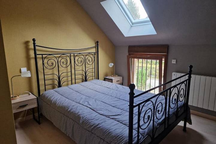 Location de vacances pour 7 personnes, avec jardin dans La Charmee - 2