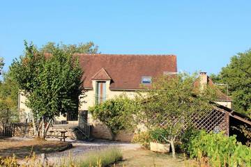 Gîte pour 6 personnes, avec terrasse à Azerat