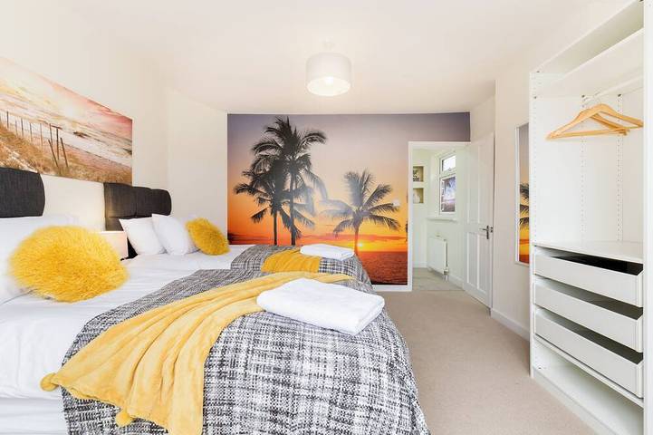 Fab for Contractors or Relocations - A Stylish House & Garden+Parking in Birmingham, Birmingham Area