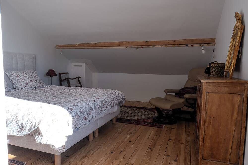 Cozy house in Figeac, garden, 2 bedrooms, sleeps 4. 🌳 in Figeac, Lot