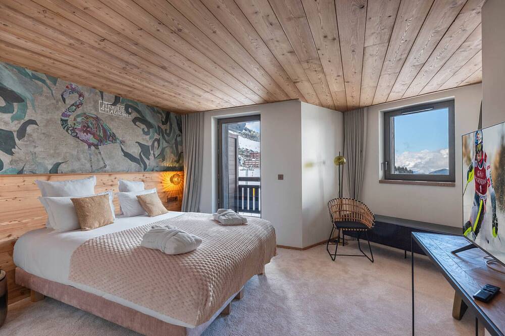 Entire apartment, New Ski-In/Ski-Out Duplex Apartment with Pool and Spa in Courchevel 1850 in Courchevel 1850, Saint-Bon-Tarentaise